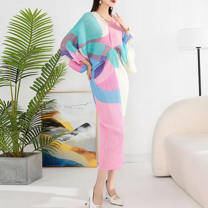 Printed bat sleeve dress with high-end temperament, pleated V-neck, slimming and buttocks wrapped long skirt